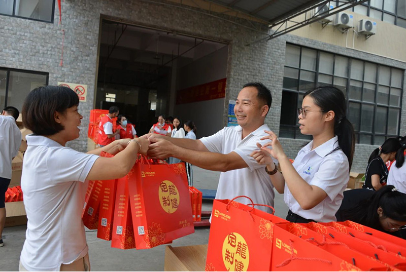 情满中秋·关怀常在：龙8国际官网正版高新科技产业园福利送暖